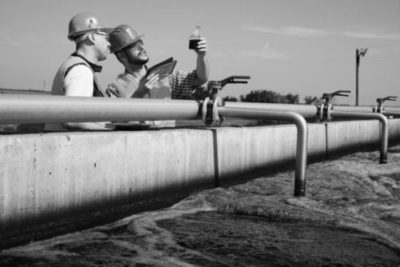 inspecteurs-controleren-water